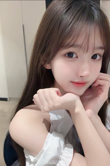 ARoselan's tweet photo. 宝宝们    下午好！！！      

今天当一次女菩萨

福是粉哒！！看完不许瞎说 https://t.co/uqPhu5IuYw