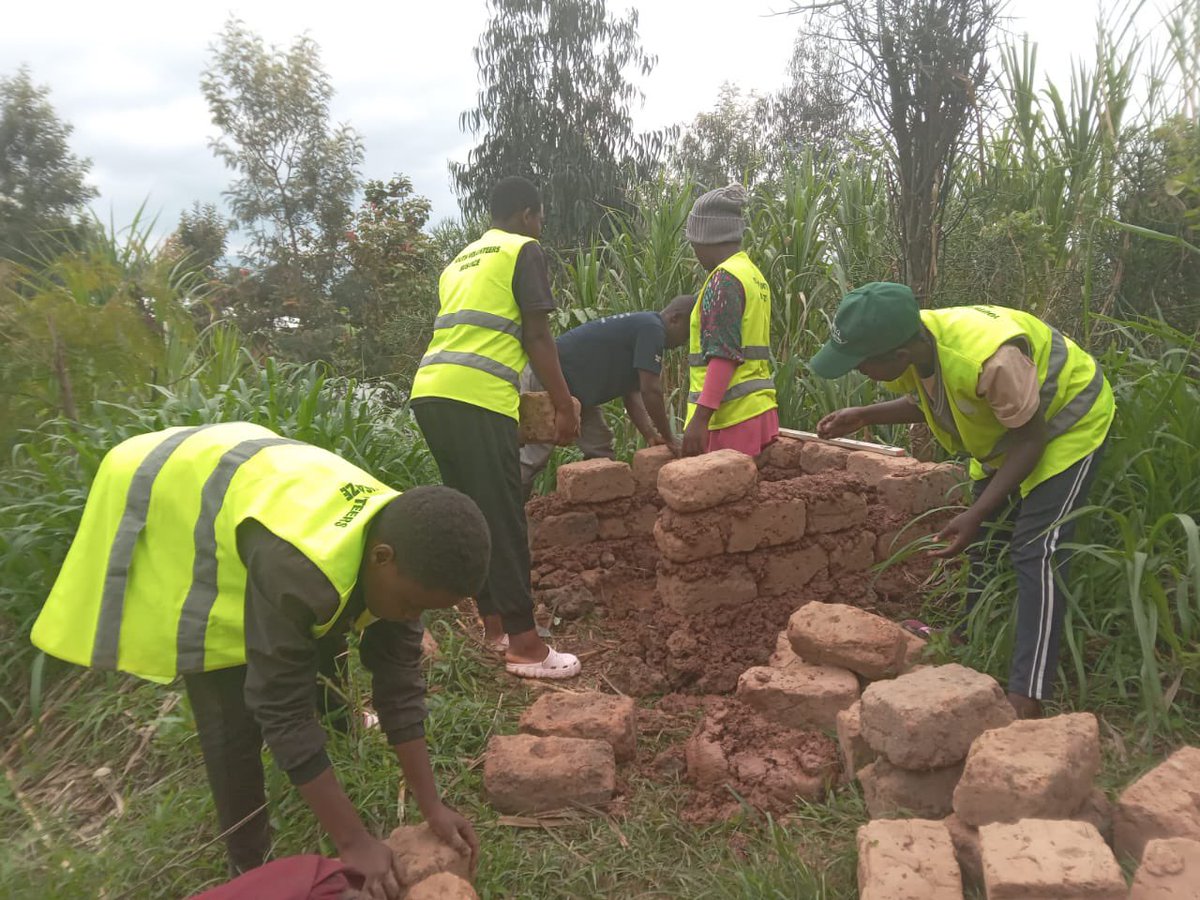 cyuveyouth's tweet photo. Uyu munsi,le 10/10/2026 youths volunteers b’umurenge wa #cyuve twabyukiye mukagari ka #Cyanya umudugudu wa #Rebero aho twubakiye Umuturage Ubwiherero. Yitwa Generoza, uri muzabukuru. @RobertByiri @MusanzeDistrict @Bibarizwaha @RwandaLocalGov @RwandaNorth @NsengClaudien https://t.co/XONZ22KfSK