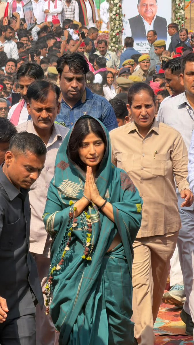 dimpleyadav's tweet photo. श्रद्धेय नेताजी के विचार, संघर्ष और सामाजिक न्याय के प्रति उनकी प्रतिबद्धता सदैव हम सभी को प्रेरित करती रहेगी।

नेताजी अमर रहें! https://t.co/ZVOgn4UX43