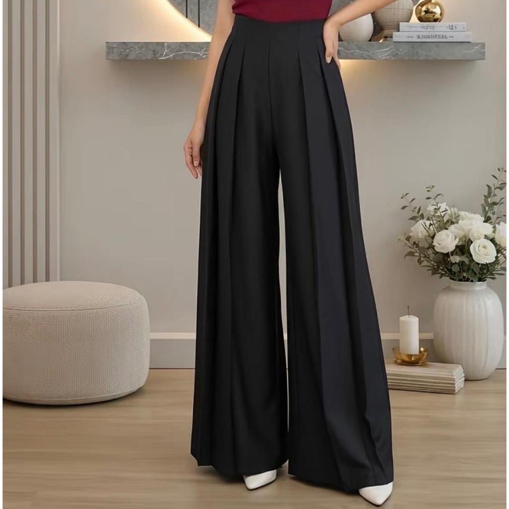 CacaAmeliaa9ly's tweet photo. Celana bikin kaki kelihatan pendek? 😍 Kulot highwaist ini bikin kaki terlihat lebih jenjang, menyamarkan bentuk paha, dan tetap stylish tanpa ribet! ✨

#CelanaKulot #KulotHighwaist #OOTDWanita #FashionWanita #InspirasiOutfit https://t.co/RCUxkQO493