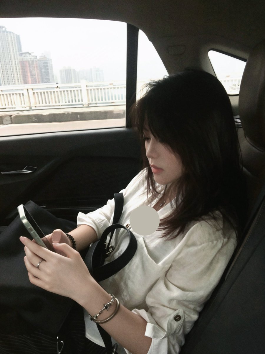 Yan3we's tweet photo. 是你在给我发消息吗 #wlw #le #女同 https://t.co/qFFo5PjIwd