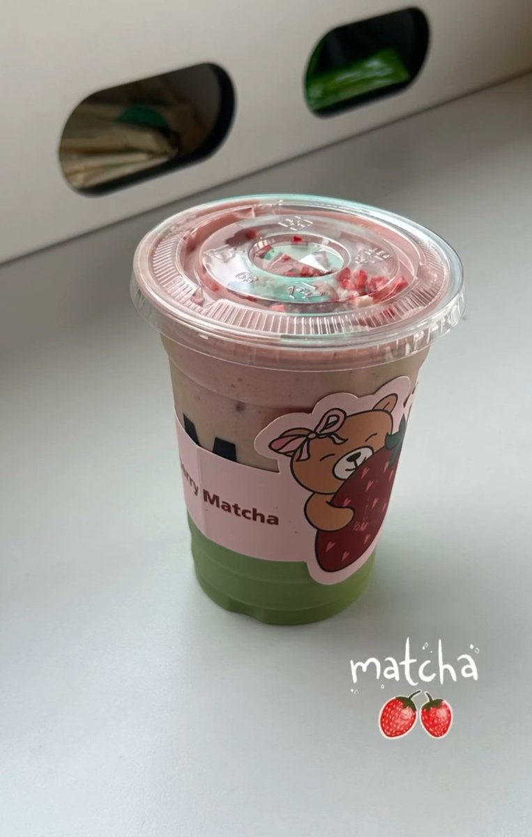 EMMI_515's tweet photo. 🤍🍓 #matcha https://t.co/nWYGnAnY69