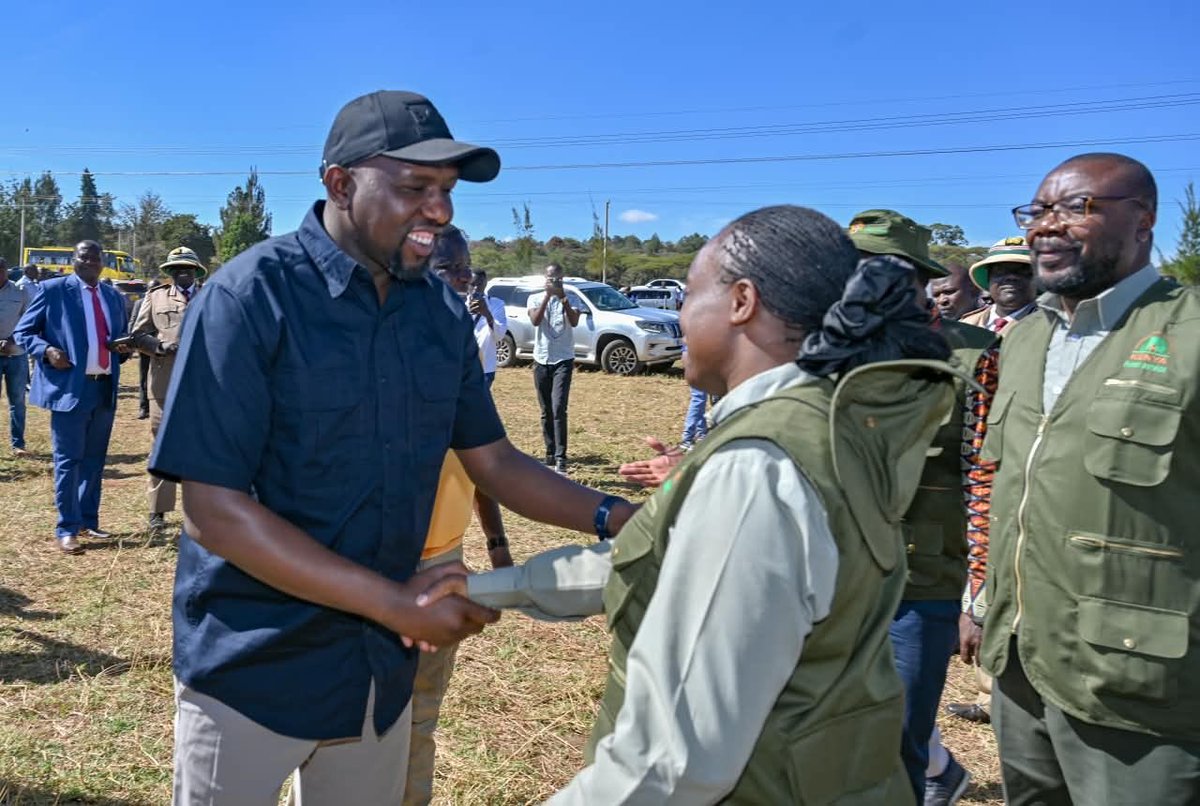 kipmurkomen's tweet photo. Joined the President, H.E. @WilliamsRuto, in Endebess, Trans Nzoia County, for the Mazingira Day celebrations and the kickstarting of the North Rift Development Tour. https://t.co/Onsoo26M3a