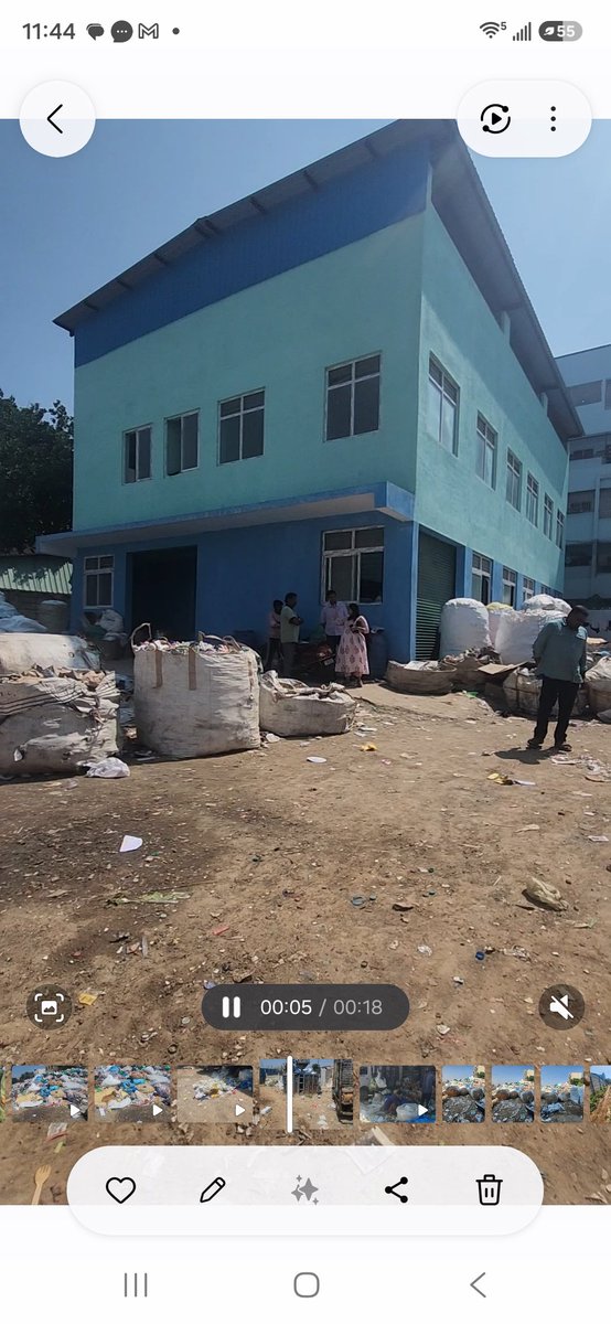 SarjapuraRaste's tweet photo. Kasavanahalli & Bellandur's dry waste centre: 3-4 tons a day, 30,000 homes. Playing a key role in keeping the wards clean.

Yet ..No power. No water. 250 tons of LVP  piled up: a fire hazard. Over half the plot encroached.

@comm_blr_south   connect power and water, lift the LVP, investigate the encroachment.

#Kasavanahalli #ward31 @MALimbavali @krishnabgowda