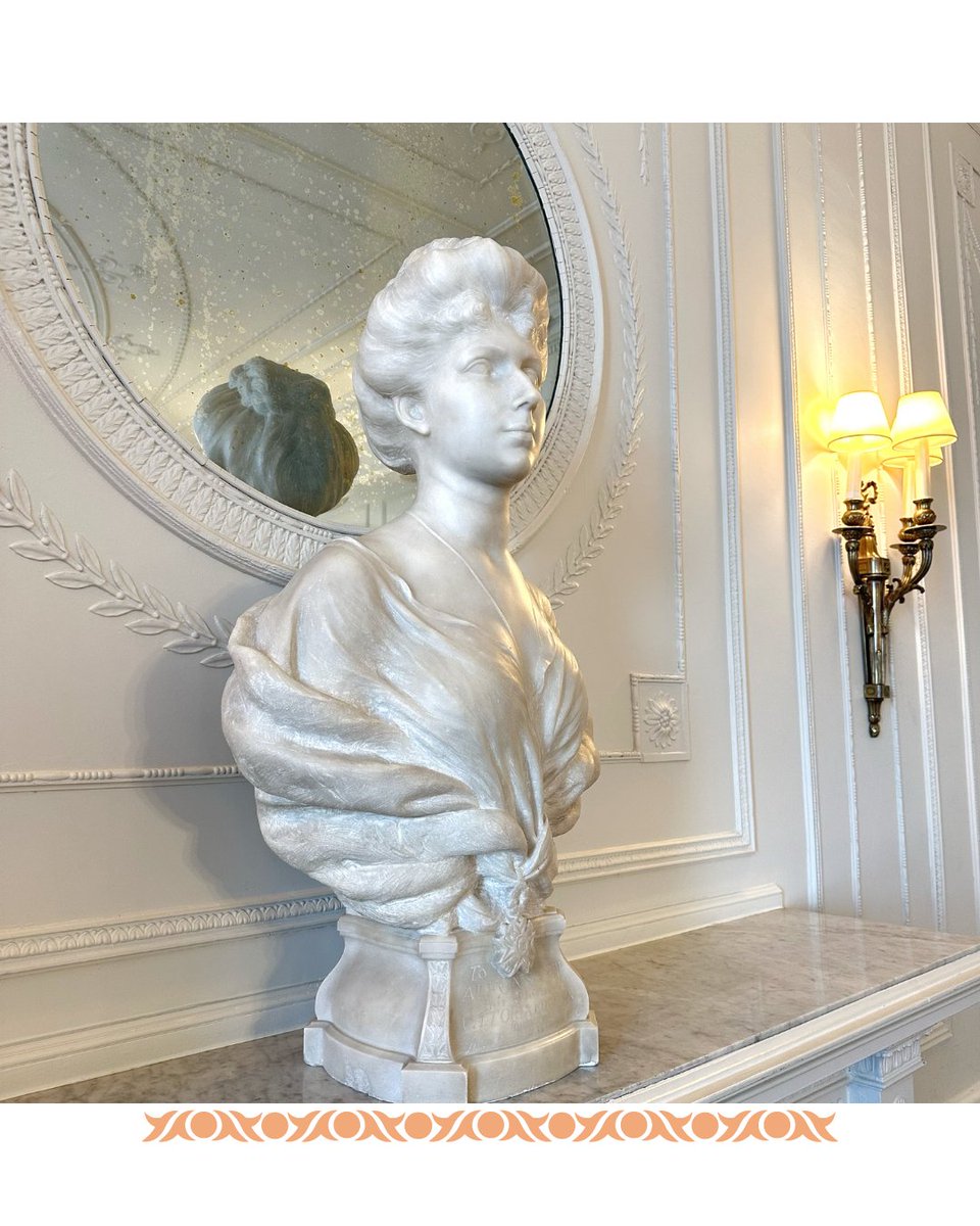 PdelaMagdalena's tweet photo. Una de las piezas más destacadas del Salón de Baile del Palacio de La Magdalena es el busto de la Reina Victoria Eugenia, realizado en 1906 por el escultor inglés Conrad Dressler.

#PalacioDeLaMagdalena #VisitasGuiadas #Santander #TurismoSantander #Historia #FamiliaReal https://t.co/lAE8kUQ5uG