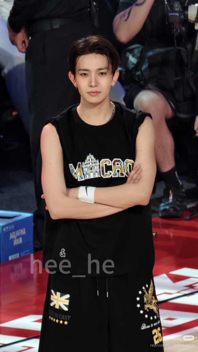 sunghooniesunoo's tweet photo. BUSET BANG GUE TAU INI MALAM MINGGU https://t.co/DSMJZyqofo