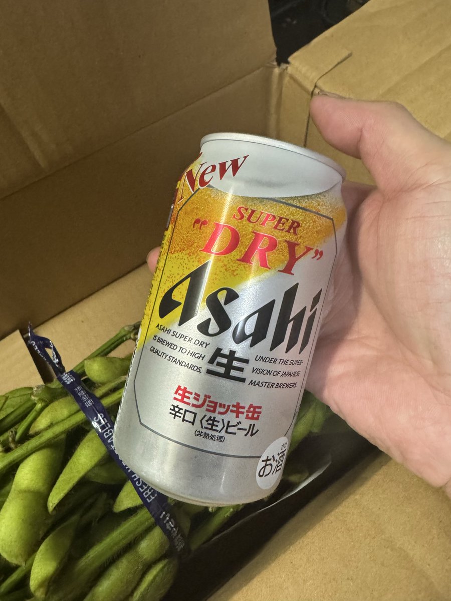 glabjamun06's tweet photo. 同僚から黒豆を頂いたので今日はこれをアテに飲みます🍻 https://t.co/Ea1xG0mERF
