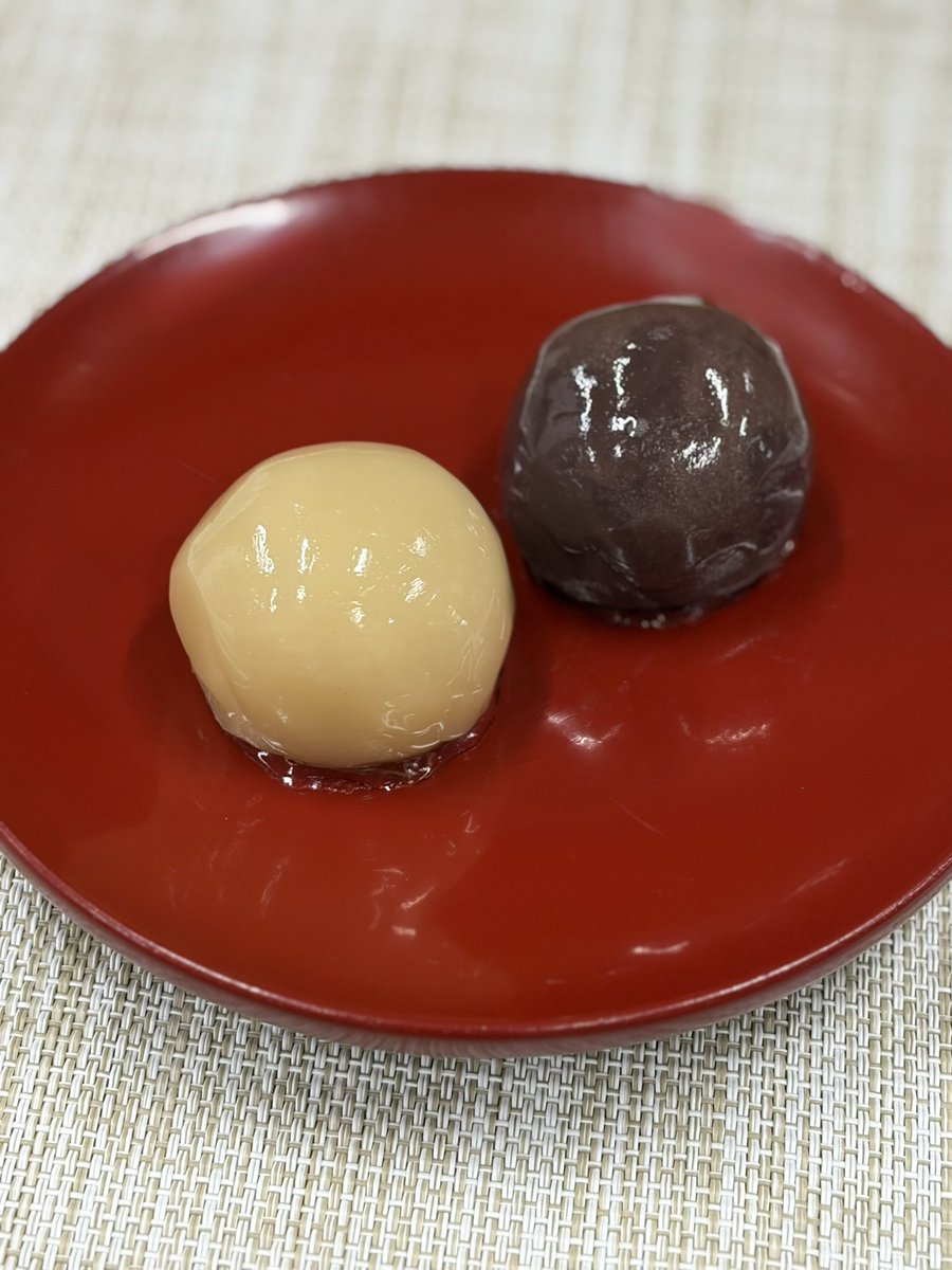 chaecovskaya's tweet photo. #和菓子魂 ちと変わり種ぽいのでグッときた方々。御菓子所高木のごまきんとん「片影」、風流堂の「果実のきんとん」、丁子堂房右衛門の和響(敬称略
どれもあんこの中に素材の効かせ方が秀逸和響はお出汁ばちばち効いてて特に白は味噌餡ぽさもあって超すこでした https://t.co/MLQOjyLVDZ
