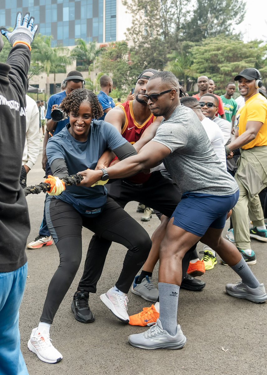 Rwanda_Sports's tweet photo. Vibes udakwiye gucikwa ni iza carfree day.🔥
Guhera kuri siporo ngororamubiri, kwiruka, guterura ibyuma, kubyina gakondo, gutwara igare  n’ibindi…ntuzacikwe  ubutaha! SIPORO NI UBUZIMA💪🏾

#TunyweLess #RwandaSports https://t.co/WoxATZ5s5x