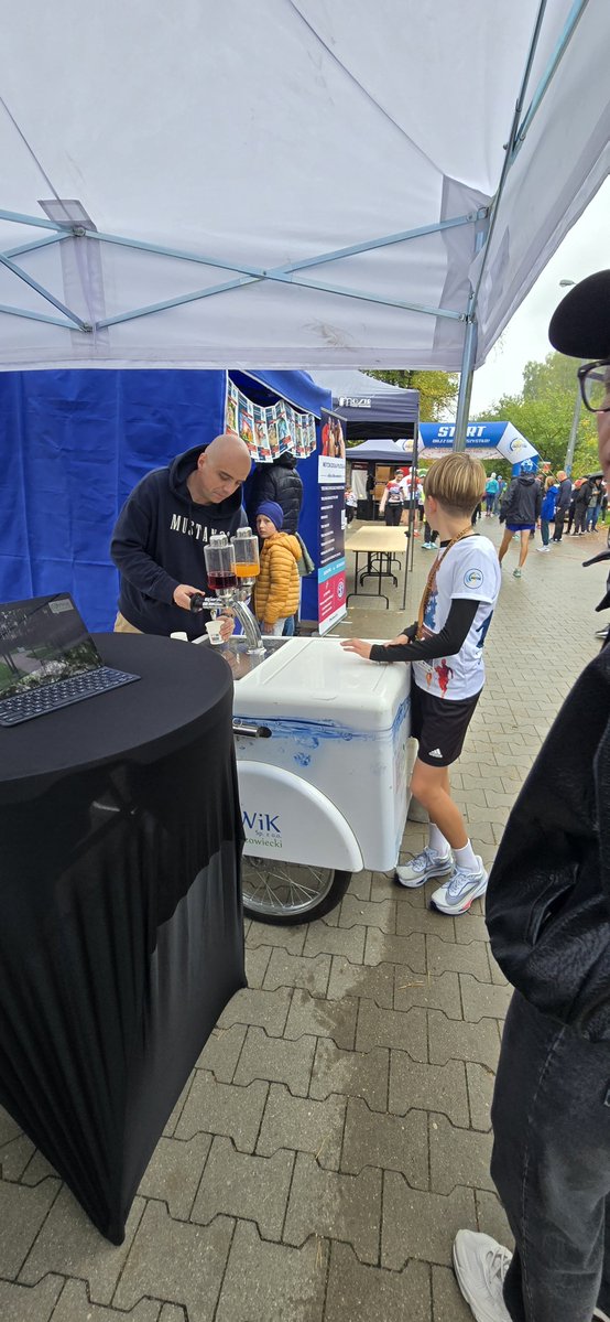 MinskPwik's tweet photo. Dziś jesteśmy na 13. Jesiennym Grand Prix w Mińsku Mazowieckim! 🍂🏃
Czekają na Was: Miński Saturator, koło z pytaniami, gadżety i wodne doświadczenia. 💧
Promujemy też projekt „Rozwój i poprawa jakości infrastruktury wodnej…” współfinansowany z Funduszy Europejskich.
#PWiK https://t.co/lbW2iIdvt0