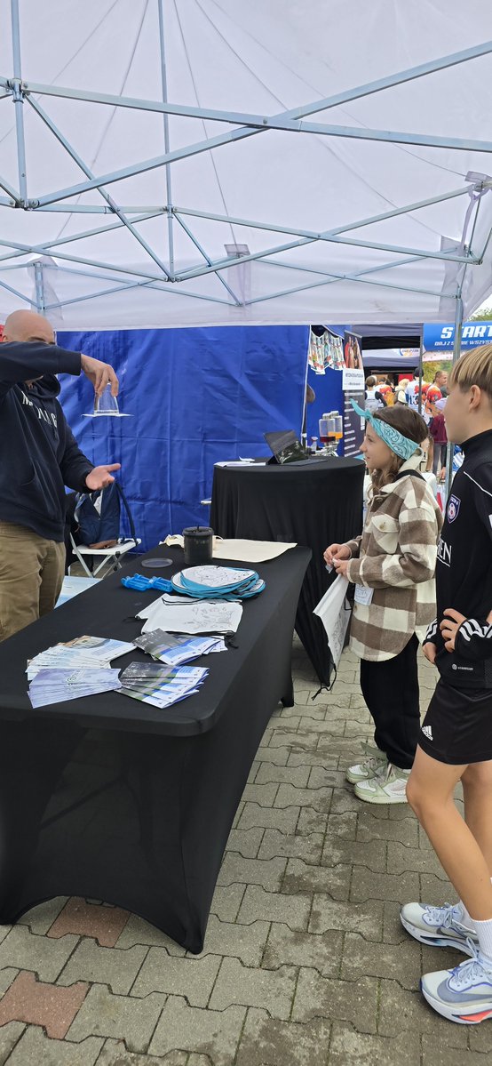 MinskPwik's tweet photo. Dziś jesteśmy na 13. Jesiennym Grand Prix w Mińsku Mazowieckim! 🍂🏃
Czekają na Was: Miński Saturator, koło z pytaniami, gadżety i wodne doświadczenia. 💧
Promujemy też projekt „Rozwój i poprawa jakości infrastruktury wodnej…” współfinansowany z Funduszy Europejskich.
#PWiK https://t.co/lbW2iIdvt0