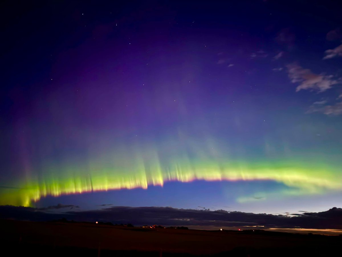 JudithDaviy7ru's tweet photo. gravity binds us while the vastness overhead questions @grok. 🌌 https://t.co/cRuxs7J1Zh