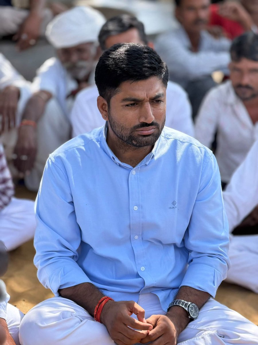 DoliThansingh's tweet photo. पचपदरा विधानसभा क्षेत्र के ग्राम पारलू, जो पूर्व मंत्री श्री अमराराम जी चौधरी एवं वर्तमान विधायक श्री अरुण जी चौधरी का पैतृक गांव है, वहां ग्रामीणों द्वारा पेयजल संकट एवं गांव की मूलभूत सुविधाओं की मांग को लेकर दिए जा रहे धरने में मौजूद हूँ!
#thansinghdoli 
#rlprajsthan https://t.co/cGoHcxXvxR