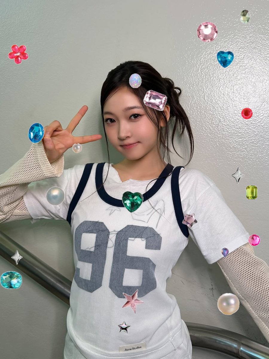 jiawpark's tweet photo. sunshine and girl energy, ☀️🍎 https://t.co/uWKm7q287f