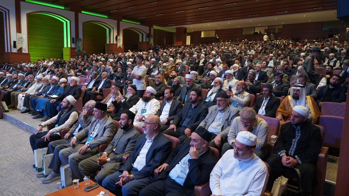 HurDavaPartisi's tweet photo. ���11. Âlimler Buluşması | Diyarbakır

Genel Başkanımız Sayın Zekeriya Yapıcıoğlu, Âlimler ve Medreseler Birliği'nin düzenlediği "11. Âlimler Buluşması"na katıldı. https://t.co/gechPS9L8i