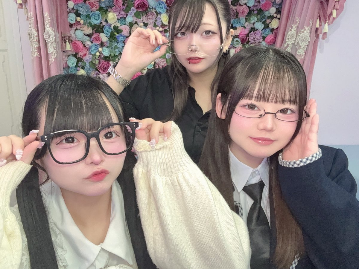 aichu_ru's tweet photo. 【 10/10＊本日の猫ちゃん🐱ྀི 】

メガネイベント👓

19:00〜
🦑 @ikateyan 
なぎさ @____babunano 
ぴの @_pino115_ 

📍 東京都新宿区歌舞伎町2-38-8 
八汐会館2階
💒 19:00〜24:00
🧋https://t.co/8sksze1j2A https://t.co/vVTL0n8iB4