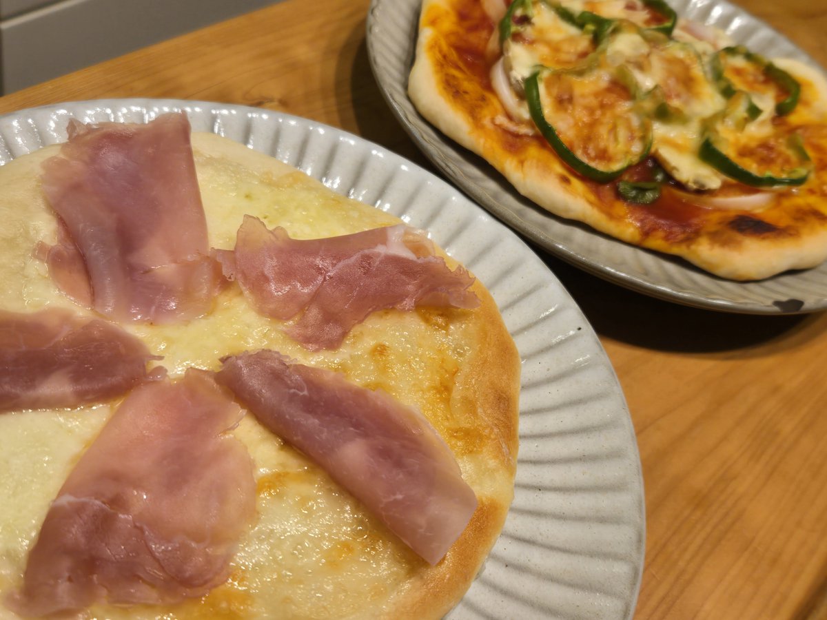 zuma888f's tweet photo. 作るのに2時間かかって食うのは5分。The初心者ピザだったけど、粉からちゃんとになったから大満足。
明日も明後日もピザをやるw https://t.co/aVn0an0a4f