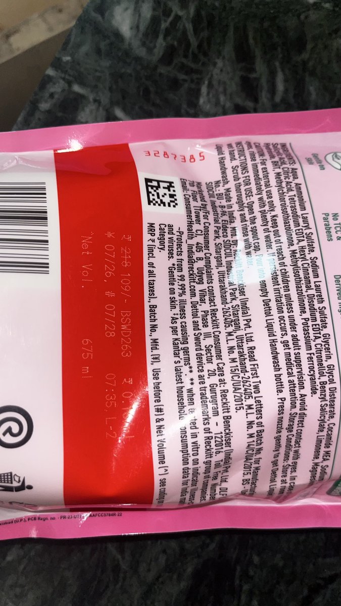 Ashisssshhhh24's tweet photo. @ZeptoNow @zeptocares ordered dettol foaming refill pack MRP 179, received this one with MRP 109? What type of scam this is? 
Called the delivery executive right after delivery when he was on stairs but he ran away like a thief. Shame shame shame #boycottzepto @jagograhakjago https://t.co/nwXlx9SdUH