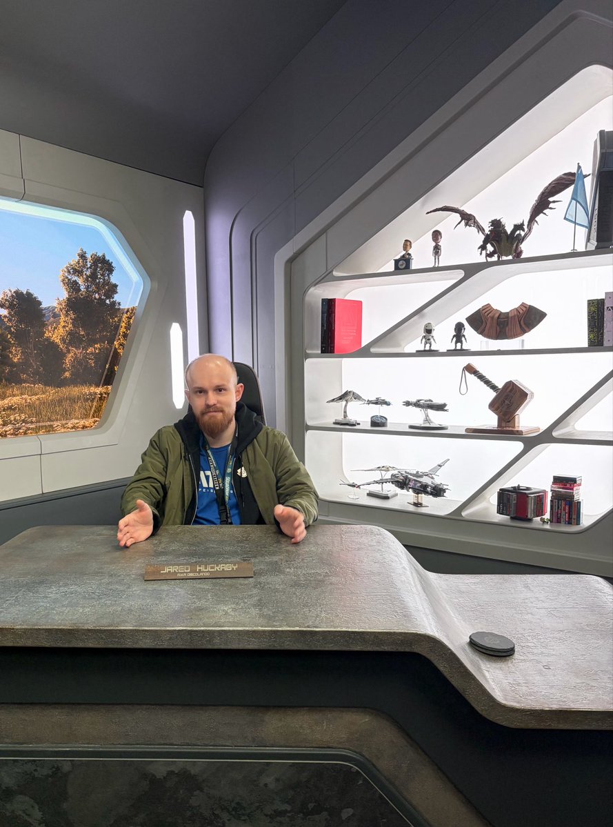 TheSpaceCoderX's tweet photo. I can’t pose for pictures for the life of me. But so cool to sit in this room for a few minutes. @discolando makes it look easy 
#StarCitizen #Squadron42 https://t.co/r5bCE3SoHv