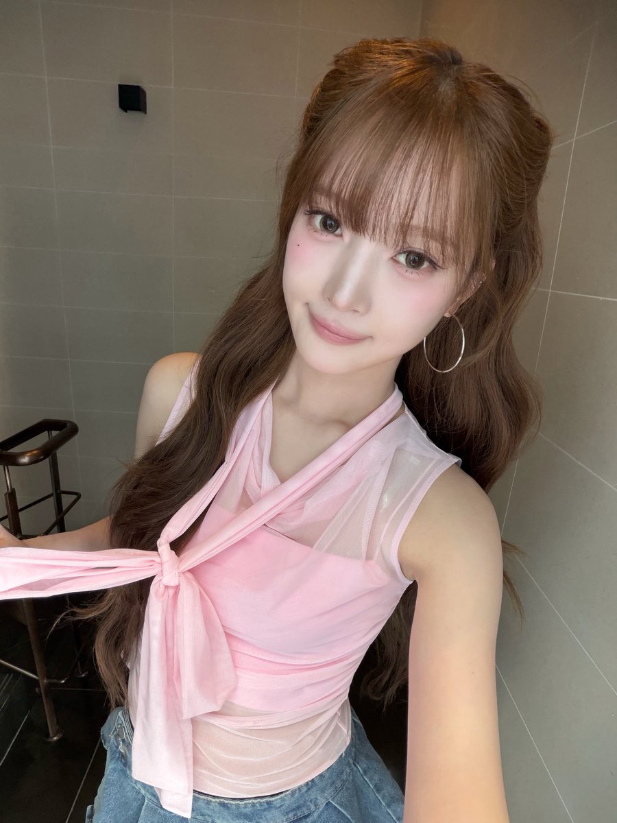 H1KEY_official's tweet photo. [🧸✨] 공주에 나타난............

공주옷을 입은 공주지망생..! 👸🏻✨

#H1KEY #하이키 #ハイキー
#SEOI #서이 #ソイ
#GORUN https://t.co/yk9tF70IbM