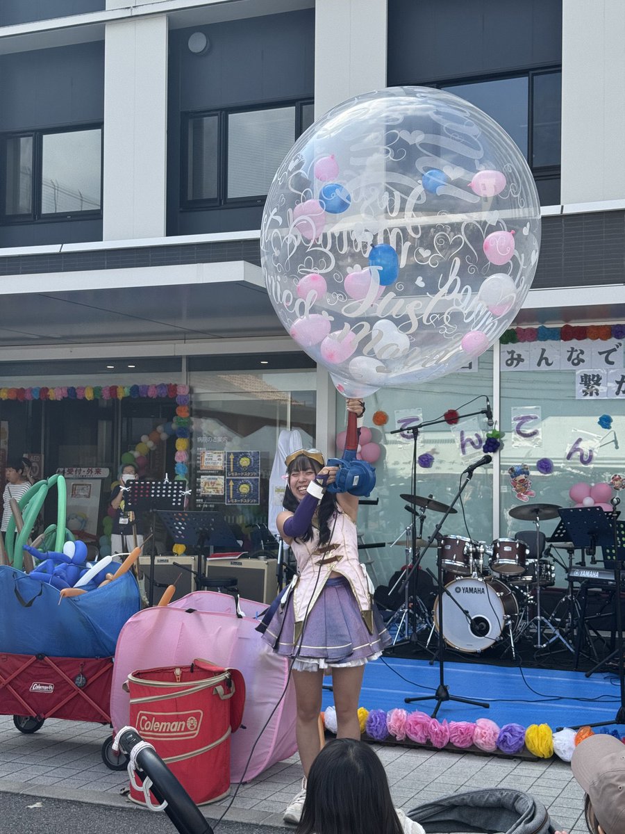 ShimomaeMarin's tweet photo. 大府市の共和病院で開催された「てんてんまつり」に参加しました✨

司会とステージを担当してきました！

クラウンチョクさんのステージでは、大きなバルーンが割れるまで空気を入れる役に抜擢！
どこまで大きくなるのかドキドキでしたっ

笑顔があふれて、みんなが繋がる素敵なイベントでした😊 https://t.co/nFdN66eZku