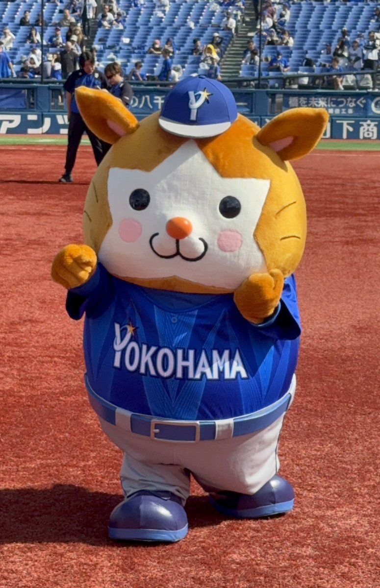 Delfinosara's tweet photo. クライマックスシリーズPVハマスタ
ビジユニ☆スターマン
今日もしっかり仕事してます💕

明日は現地参戦です！

#CSファーストステージ 
#ベイスターズ https://t.co/aQmzxU7GRg