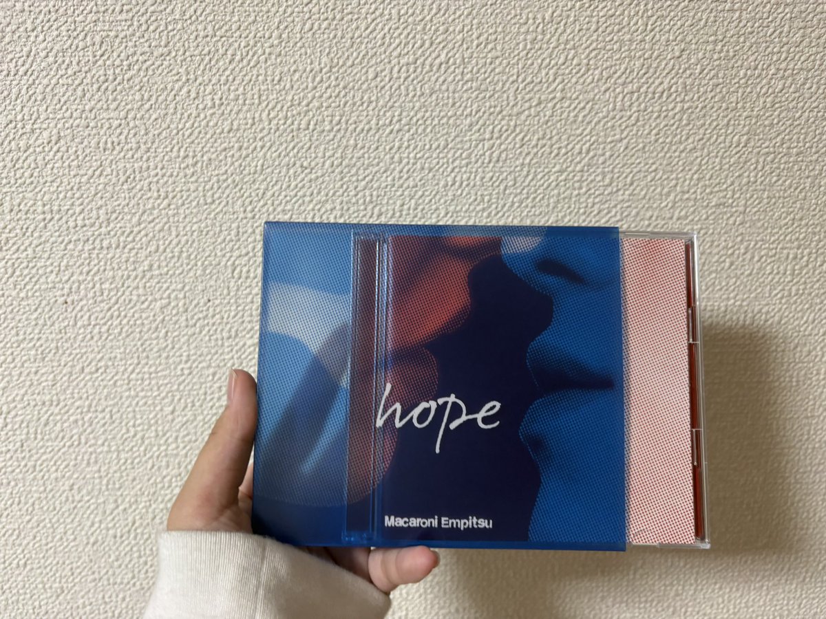 o5bi2's tweet photo. キッス😙hopeの限定版買えたぜ https://t.co/M5HiabywJ7