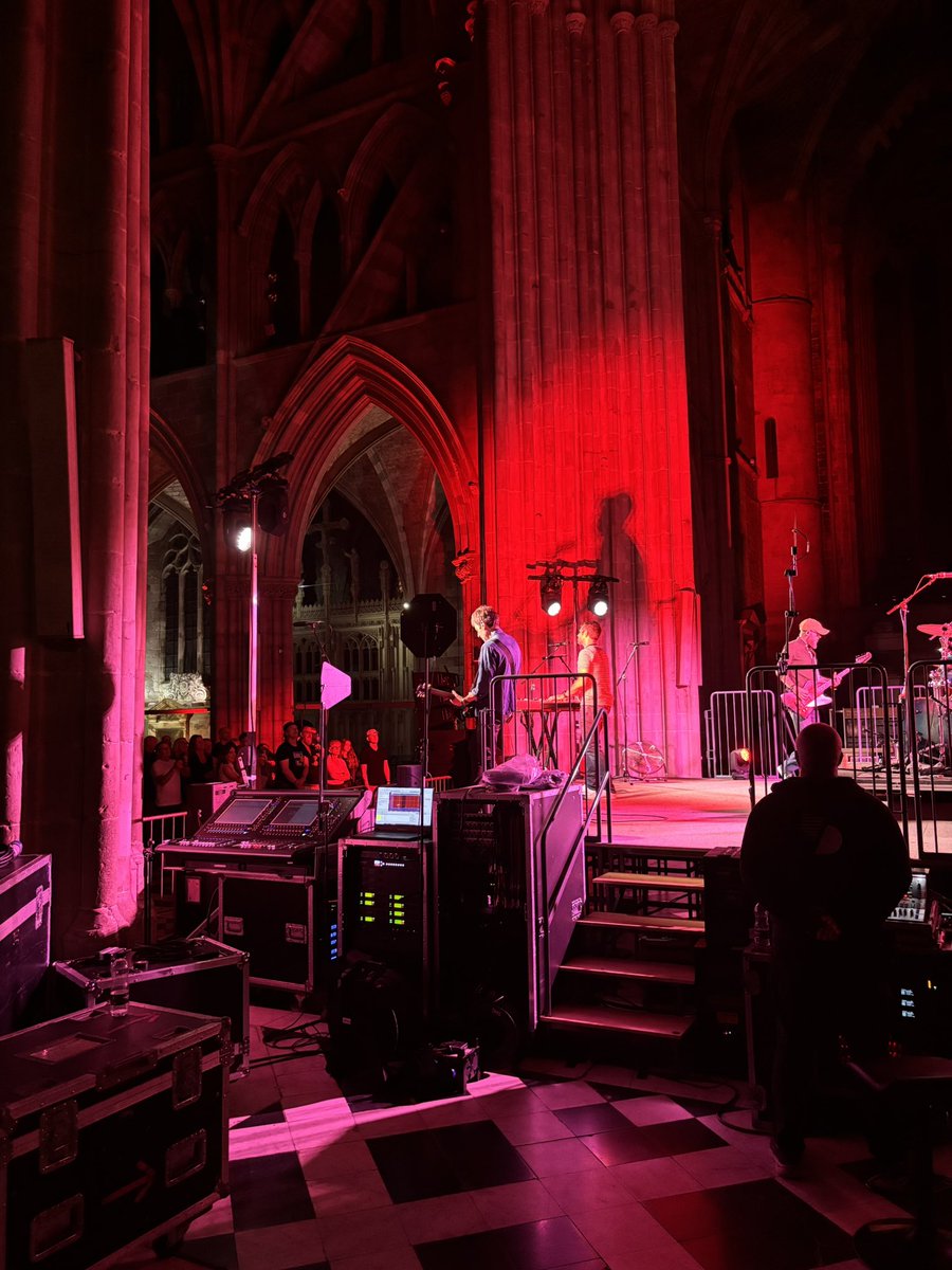 samostlermusic's tweet photo. A few snaps from last night in Worcester, watching the incredible Scouting for Girls! 🎸🔥 What a show! 🙌✨ https://t.co/xy6UysjUqo