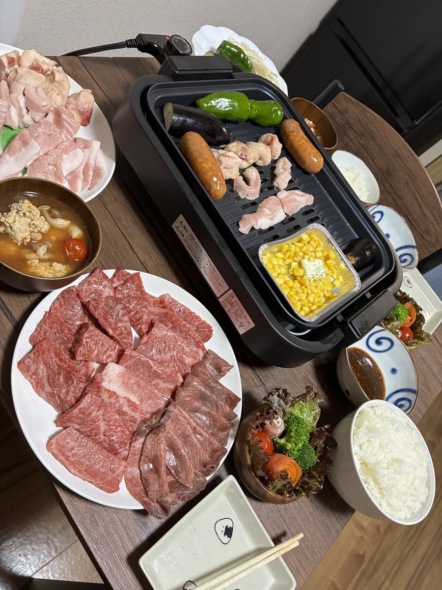 1g_luvr's tweet photo. 彼女氏が早くから準備してくれて
苦手な料理もたくさん頑張ってくれて
本当に自慢の素敵な彼女様だわ

サロンで
髪巻いてもらった！ピンクパープル入れてもらった！
ってニコニコで報告してくるのも
ほんとに可愛い https://t.co/g2F2z4v5VS