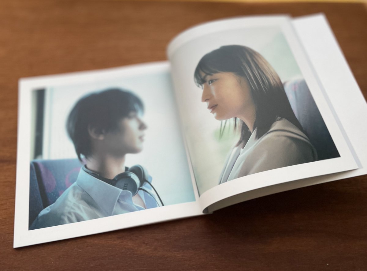 oshimaidea's tweet photo. 『汝、星のごとく』
横浜流星✕広瀬すず主演／凪良ゆう原作／藤井道人監督
パンフレットのみですがデザインしてます。表紙の紙：ミランダ（天王星の衛星ミランダから名付けられたガラスフレークが散りばめられた特殊紙）に、刺繍から連想した星座をモチーフに箔押し等を施しました。写真は末長真さん。 https://t.co/GclUW03Czt