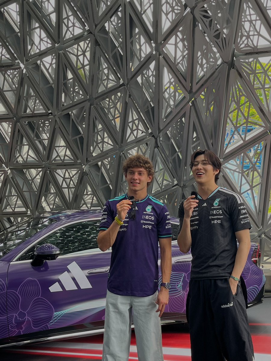 bambamuniverse's tweet photo. 261010 | BamBam’s IG Update‼️

Singapore is HOT🔥 #F1
#adidasMotorsport

@.adidasthailand 
@.adidassg
@.adidasmotorsport 
@mercedesamgf1
@.mercedesbenzsg @.mercedesamgmotorsport
@f1

#BamBamxadidasxMercedesF1 
#BamBam #adidas #MercedesAMGF1 #SingaporeGP #F1 @adidas @BamBam1A https://t.co/rDi2sNv6UC