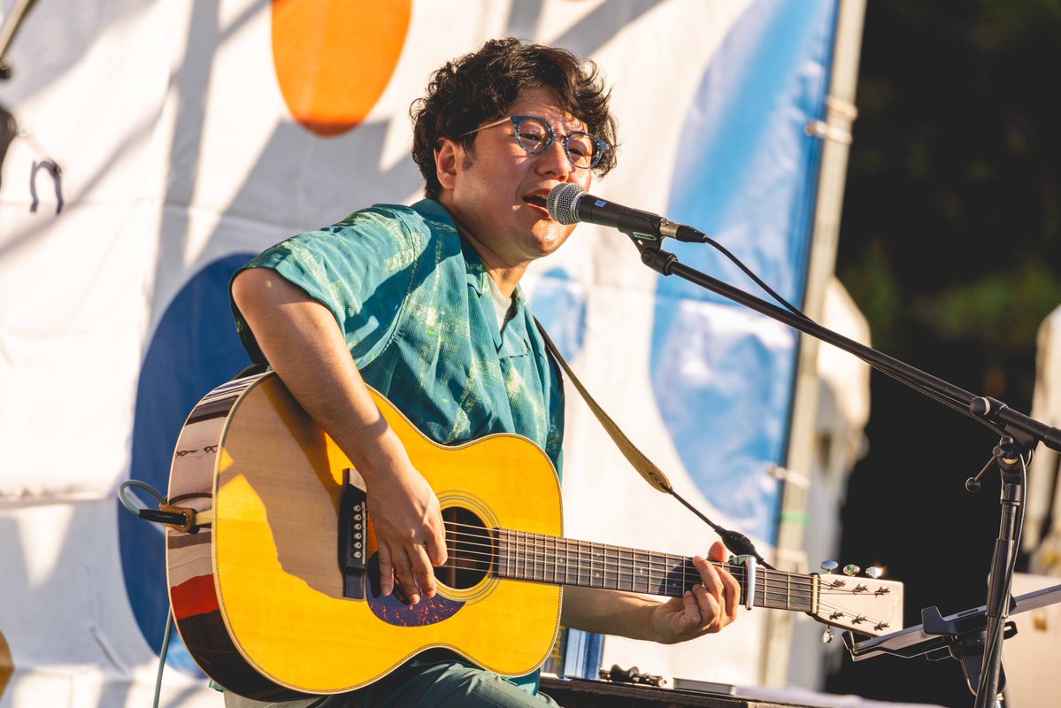 fmcocolo765's tweet photo. /／
#松室政哉 さんの
　　　本日のライブ・フォトが到着‼️
\＼
🍀ロハスフェスタ万博 2026秋
　　MOVE ON SATURDAY 公開生放送🍀

✨本日のセットリスト✨
♪ これっきりのLove you
♪ 海月
♪ 愛だけは間違いないからね

🔽radiko のタイムフリー でもどうぞ✨
https://t.co/u6qNJOuQb3

╭━━━━━━━━━━━━━━━╮
　　ロハスフェスタ万博 2026秋
  MOVE ON SATURDAY 公開生放送
╰━━━━━━━━━━━━━━━╯
🔽日時
2026年10月10日（土）11:00～16:30
🔽ＤＪ
#光永亮太
🔽ライブゲスト
13:20 ～ #植田真梨恵 さん
15:20 ～ 松室政哉 さん
🔽提供
サラヤ

📷渡邉一生

@matsumuroseiya 
@Matsumuro_Seiya 
@LOHAS_FESTA 
@MitsunagaRyota