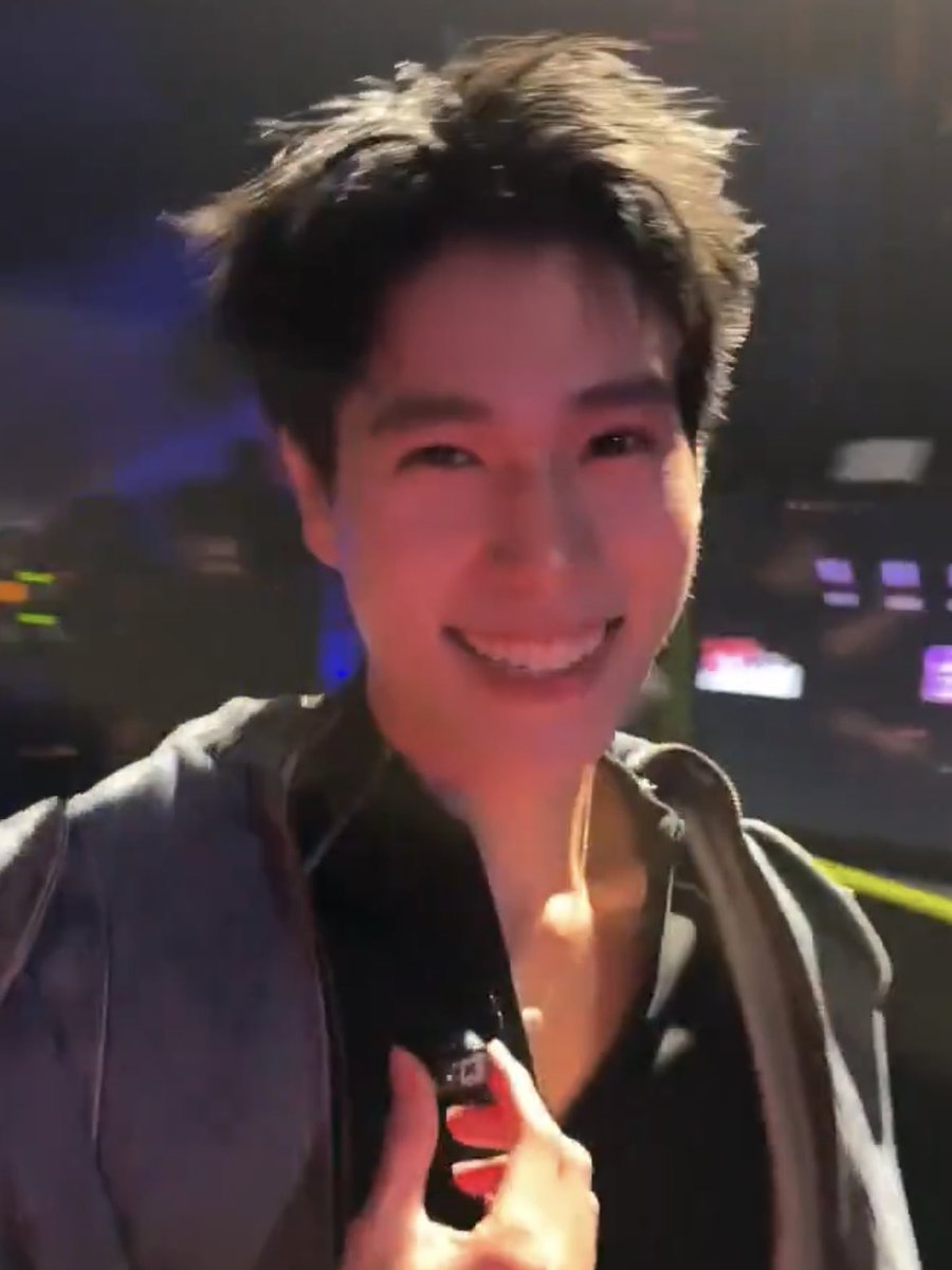 pondlert_'s tweet photo. I LOVE HIS CAT SMILE >___< https://t.co/YihQeBu0G3