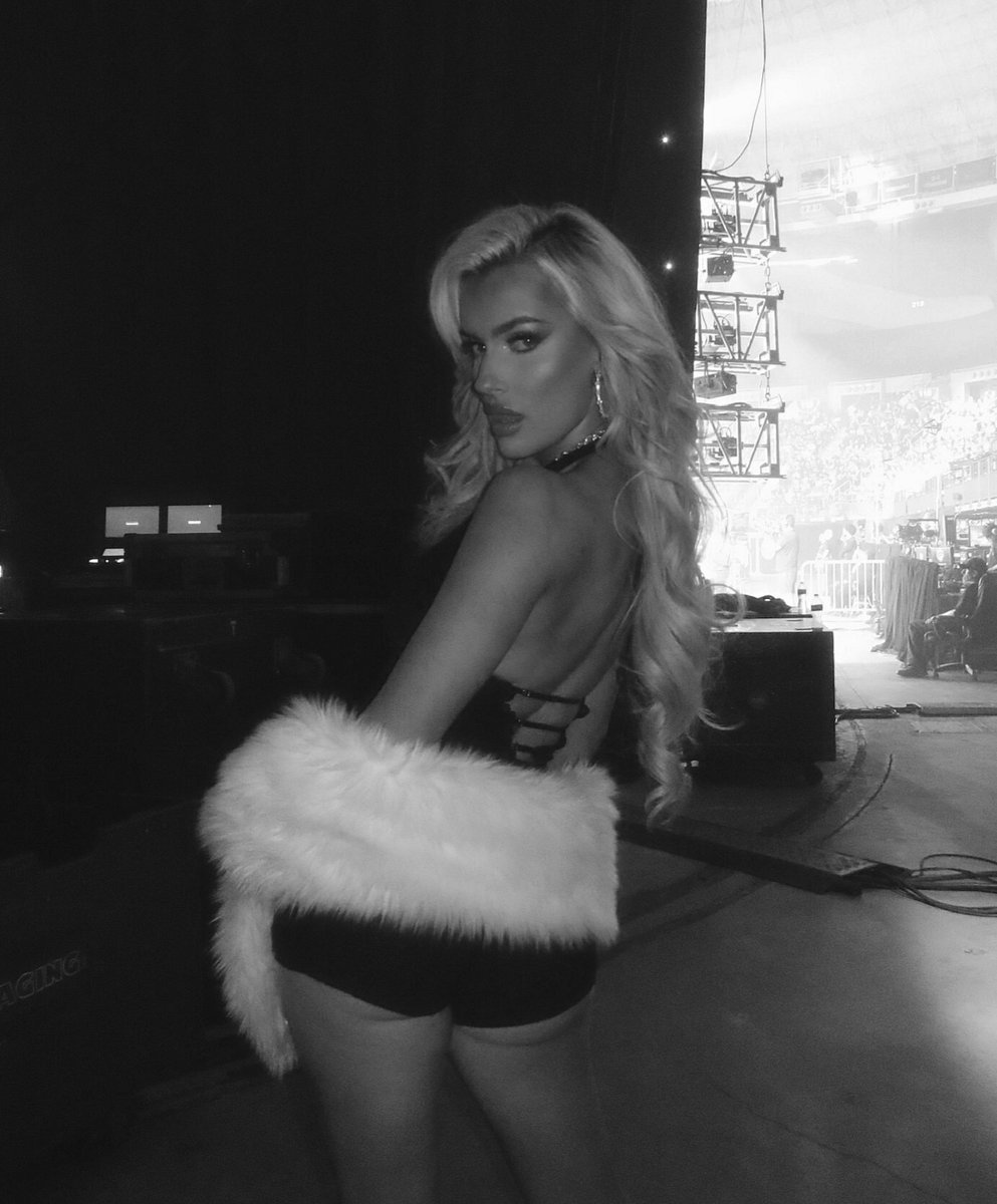 WalksLikeMonroe tweet picture