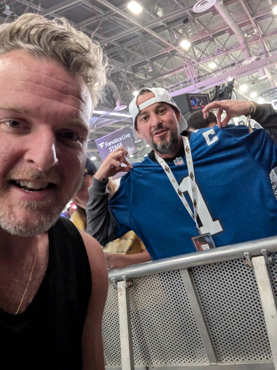 TrentPark44's tweet photo. @PatMcAfeeShow Wu-Tang 4Ever! #ForTheBrand https://t.co/fDcaxyB3qf