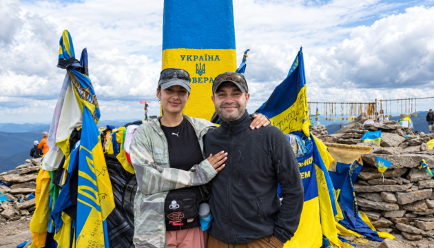3zppyj's tweet photo. Український воїн підкорив Говерлу з протезом! 💙💛⛰️ Це неймовірний приклад сили духу, мужності та незламності. Навіть після важких випробувань наші захисники доводять, що неможливе можна зробити можливим. Пишаємось! 🇺🇦
#Україна #Говерла #Незламні https://t.co/qU4mmewrS4