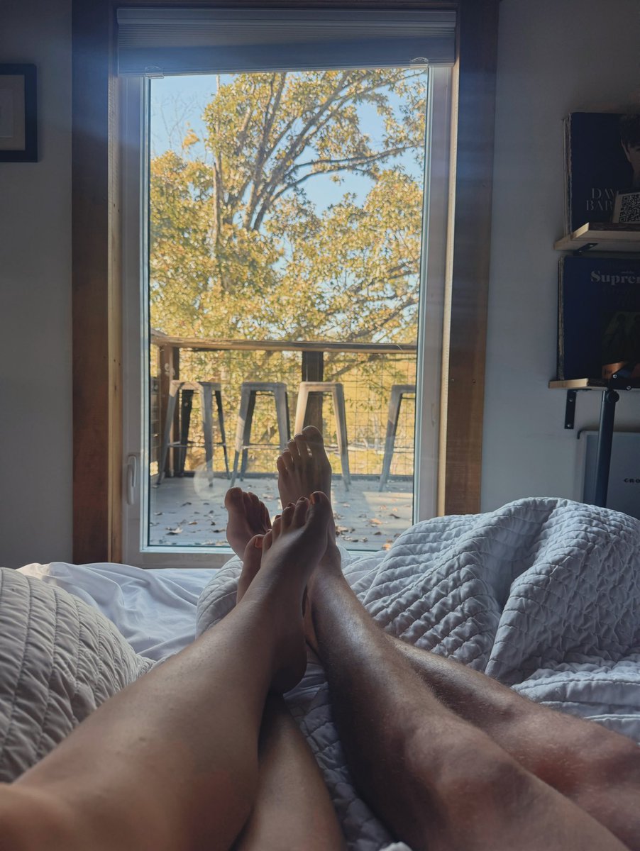 brothbandit's tweet photo. let’s stay in bed all day 👩🏽‍❤️‍💋‍👨🏽 https://t.co/sLWi7QYNDl
