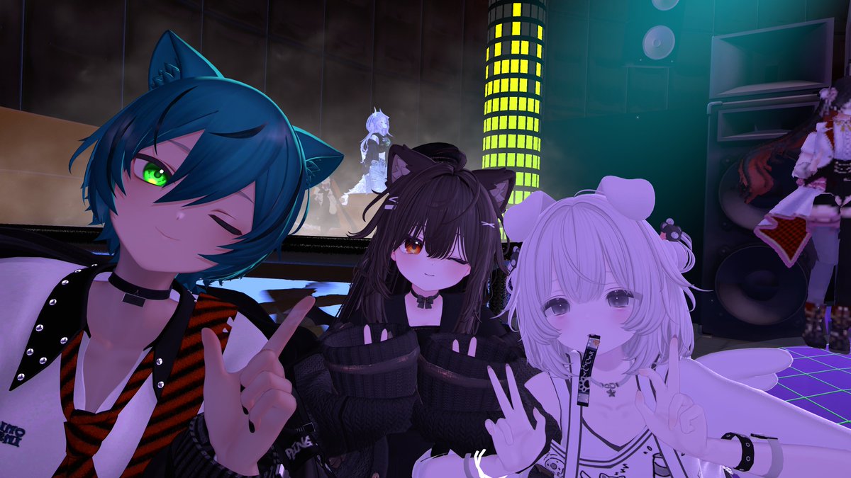 yorozuyaraisan's tweet photo. リハと撮影終わったのでSilentclubに行ってきた...！
こんな会場だったっけ...？🦁

そしてフレンドさんが増えた🍀
言葉なくともコミュニケーションとれるのすごい https://t.co/5m8G7MPyMt
