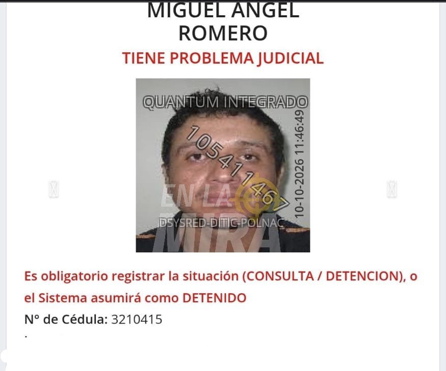 Raulbogarin's tweet photo. 🚨MUJER RECIBIÓ 14 PUÑALADAS: SU PAREJA TENÍA ORDEN DE CAPTURA.

-Rosi Ramona Pinho Gire (63) se encuentra grave en el Hospital de Limpio. -Su hijo sorprendió al presunto agresor durante el ataque y la auxilió.
-El sospechoso, Miguel Ángel Romero (49), huyó. Según la Policía, tenía orden de captura por violencia familiar desde 2025. 

📍 Villa Jardín, manzana 58, lote 19, Limpio.