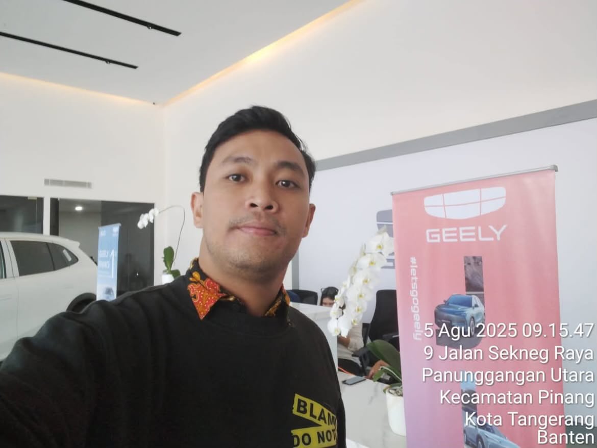 yusriahtanzil's tweet photo. Pihak keluarga udah ga mau ikut campur, akses saya ke si penipu ulung ini sulit, semua ga ada yg di respon, rumahnya udah dijual jadi saya gatau harus cari kemana dan kesiapa #twitterdoyourmagic 🥹 https://t.co/56BRaG1zvm