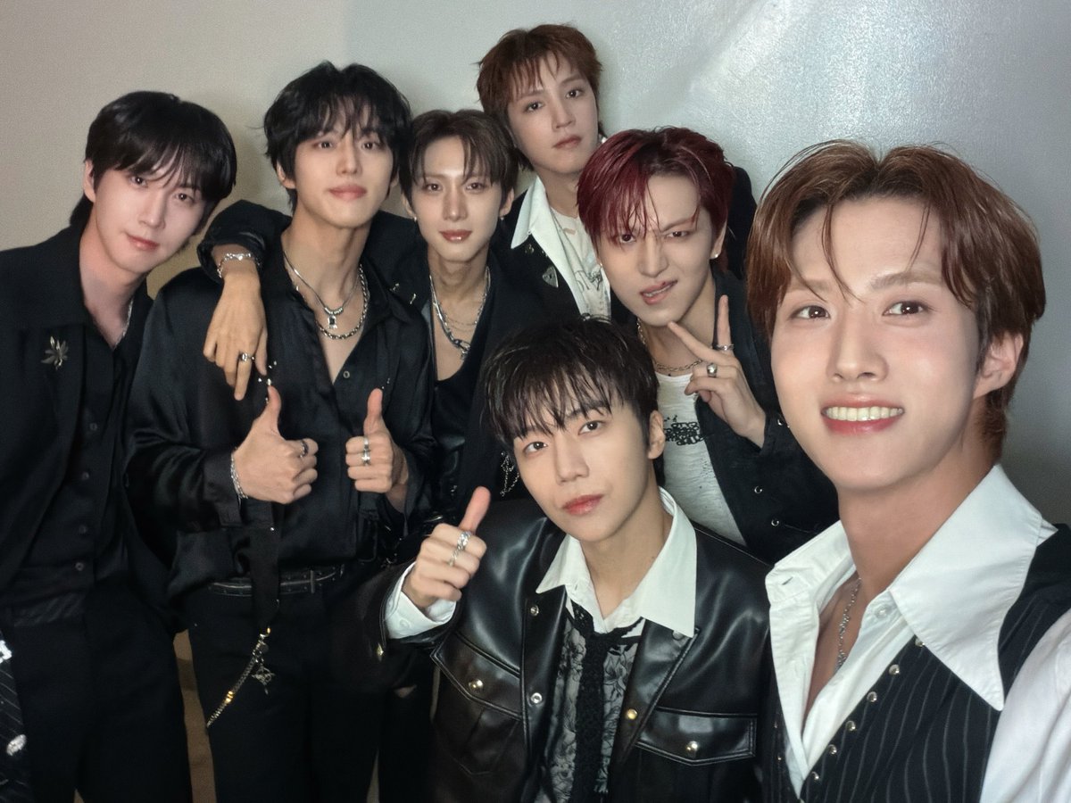 CUBE_PTG's tweet photo. [📸] 261010 @ PENTAGON 10th Anniversary Tour <101010> in Seoul 

생일 축하해
펜타곤💙유니버스
우리가 만든 하나의 해답
그게 정답이야🪐

#펜타곤 #PENTAGON 
#PENTAGON_101010
#PENTAGON_10th_Anniversary https://t.co/1iVz57hkIx