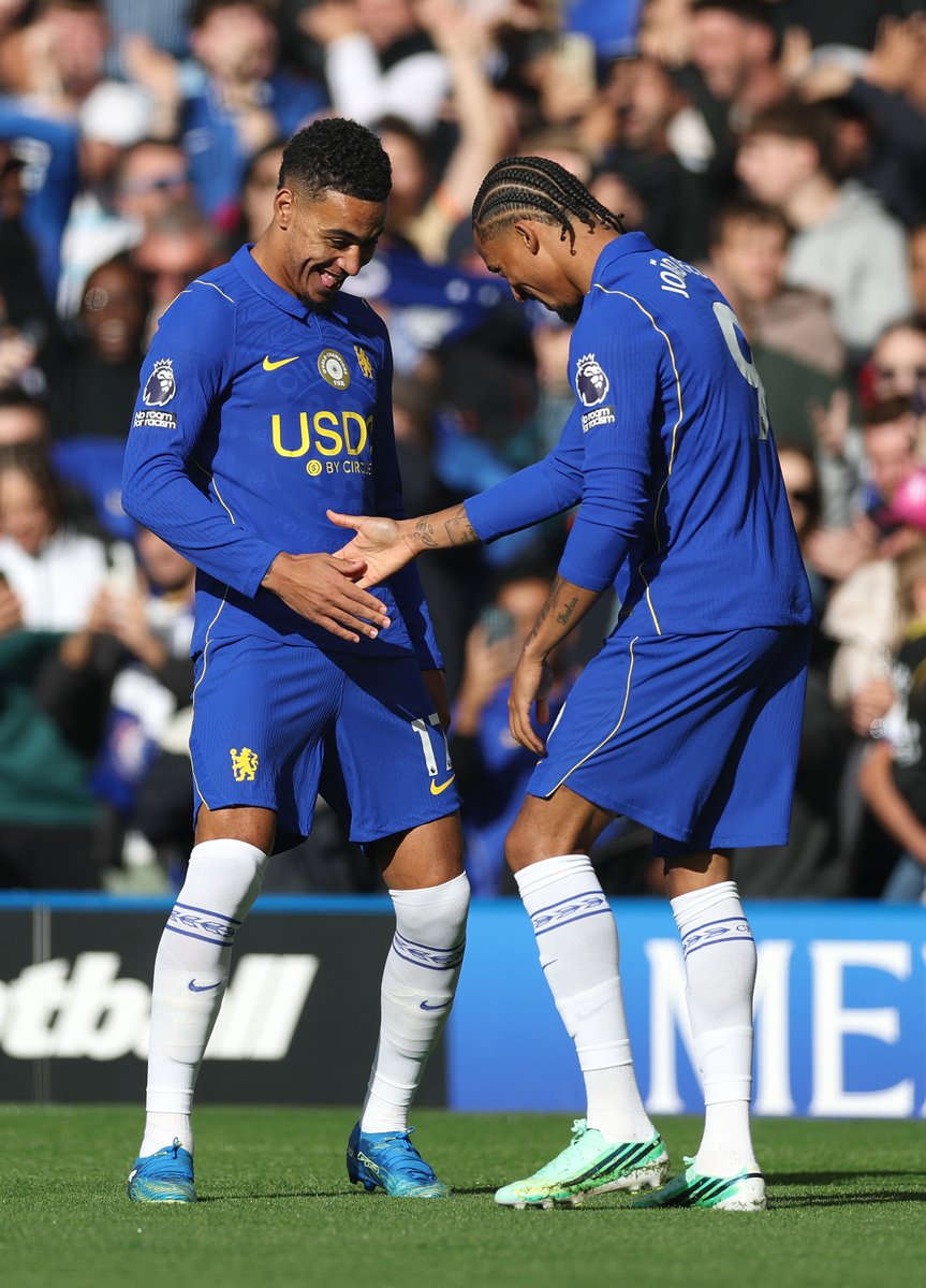 OfficialFPL's tweet photo. Chelsea strikers 🤝 FPL managers https://t.co/bLOBltUqs9
