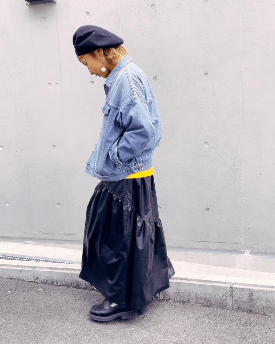 puchicari_jp's tweet photo. 145cm店長が選ぶ小柄服 
👗デニムジャケット（衿あり） 
🍀Brand：staple_nano 
📏モデル身長151cm  

「オーバーサイズで着たい。でも、袖や着丈は長すぎてほしくない。」  
そんな小柄女性の声から生まれたデニムジャケット。  

身頃にはほどよくゆとりを持たせながら、着丈と袖丈は小柄さん向けに設計。  

コロンとした丸みのあるシルエットで、羽織るだけでバランスよくまとまります。 

ワンピースにさらっと羽織っても、パンツと合わせてカジュアルに着ても。 

商品詳細はこちら
https://t.co/m6K2msfzjW 

#プチキャリ #小柄女性 #低身長ファッション #150cmコーデ #デニムジャケット