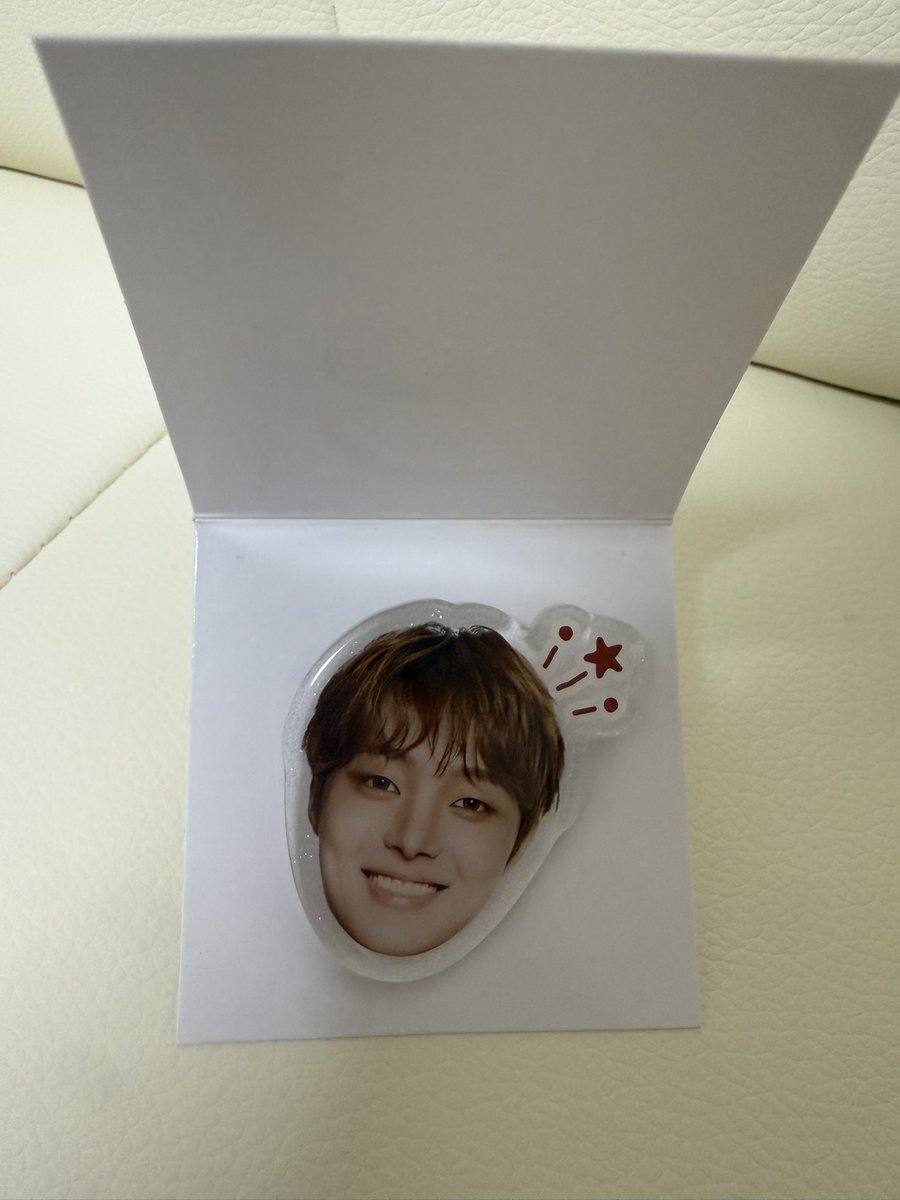 juily_ju's tweet photo. @95980o 検索より失礼します。当方ウィジュの顔リングを所持しております。ニコラスのリンクとの交換は可能でしょうか？郵送を希望です。ご検討の程よろしくお願いします。 https://t.co/tYg9aspGTv