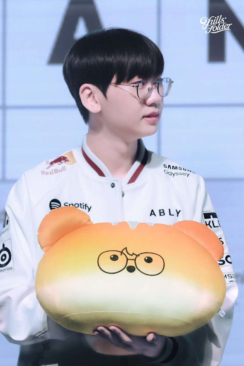 chills_folder's tweet photo. 26 T1 Membership FM [T1:ME]   

노릇 노릇 란빵 🫓

#도란 #DORAN https://t.co/PMhpC2XtVb
