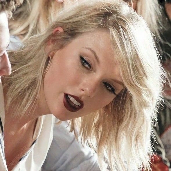 merlinaively's tweet photo. her 👩🏻‍🦳 era btw https://t.co/jZylSOF5By