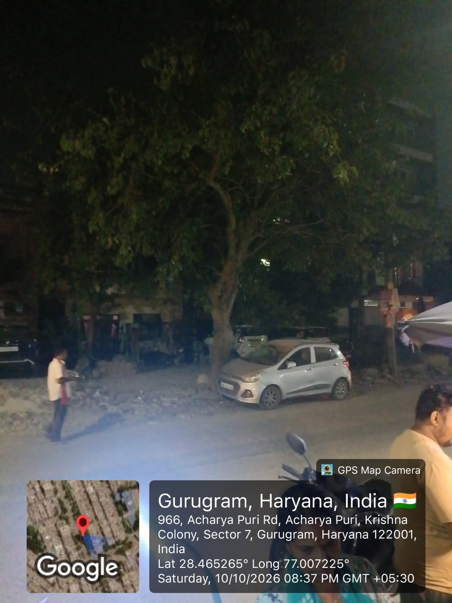 Deepak060680's tweet photo. @OfficialGMDA @MunCorpGurugram @dtcphry @MukeshSharmaMLA @RaoNarbir @News18Haryana Encourchment on road please clear asap so there is no situation of traffic jam. Please do permanent action no formality please https://t.co/Dm6qs2DvfK