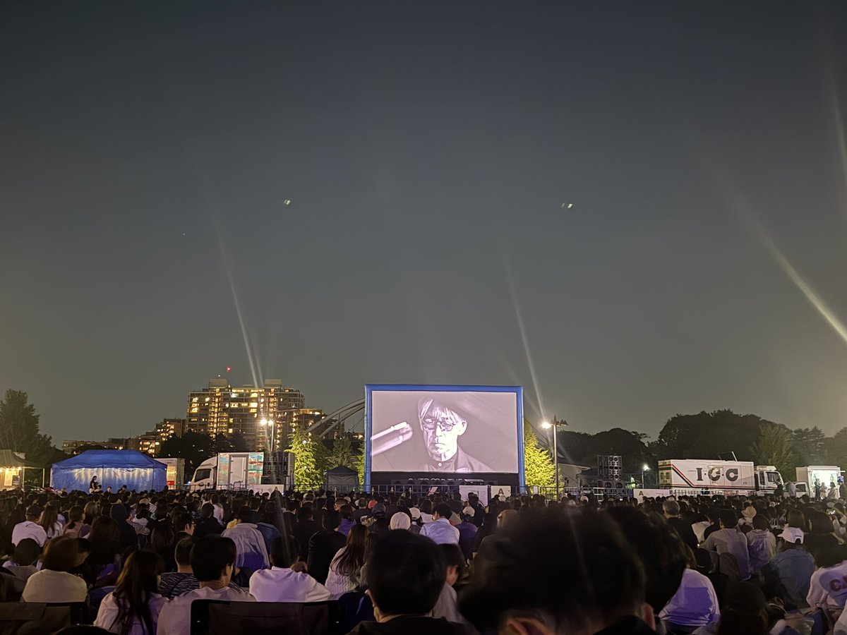chikoxsdt's tweet photo. 駒沢公園で坂本龍一のOpus無料野外上映会でした🎹鑑賞マナーとか気遣いない人が多過ぎて私には合わなかった😂静かなピアノ独奏の野外上映は難しい… バンド音楽なら楽しめそう🎸子供の話し声とか、食べ物や荷物ガサガサ音はしょうがないけど、最後の1曲のイントロで酒缶プシューが一番萎えた… https://t.co/3N1GQ7QbNx