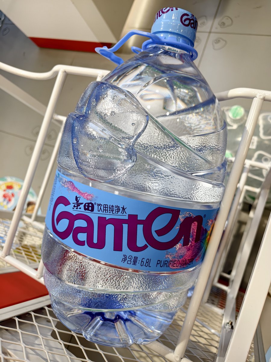 Heng86a's tweet photo. 现在看到饮料居然感到了厌恶，反耳看到大水才会让我产生一丝情愫，看来大水是越喝越上瘾啊
#大水理论 #根本停不下来 https://t.co/IjUw0EeLYD