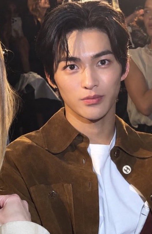 greenfroggot's tweet photo. the concept of lee sejin 04 and song hajun 05 being in the same group somewhere in another universe…boys your chemistry is INSANE https://t.co/0oLTreHdvx